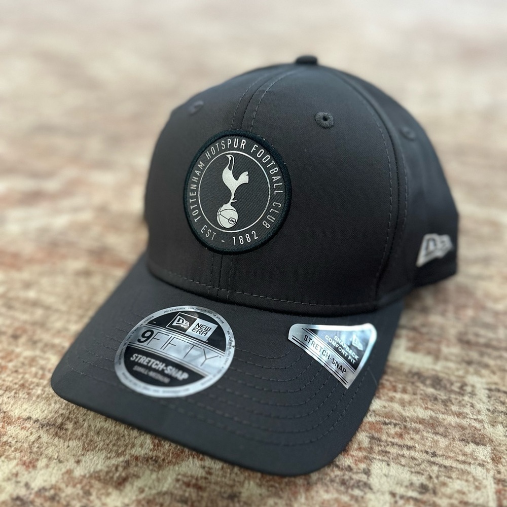 NWT S/M New Era Tottenham Hotspur Iridescent 9FIFTY Charcoal Adjustable
